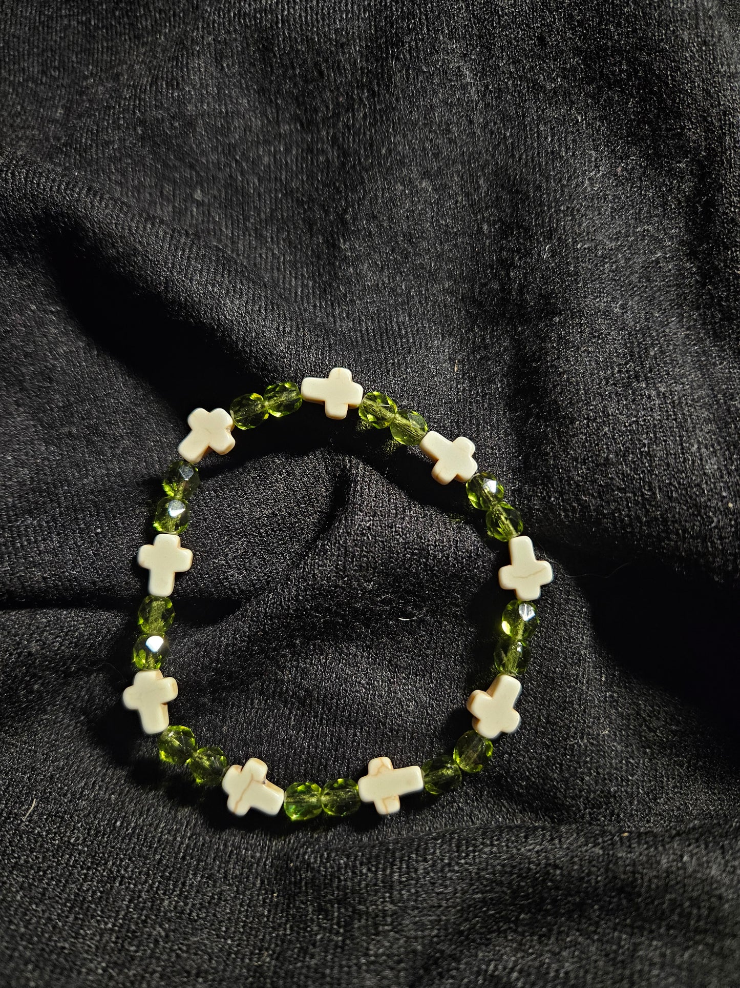 Bracelet vert croix en pierres